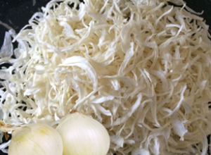 Dehydrated White onion slices